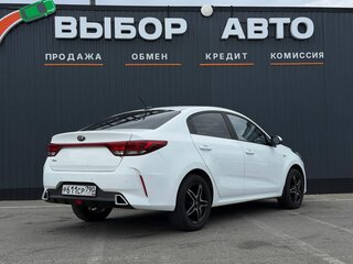 2020 Kia Rio IV Рестайлинг, белый, 1575000 рублей, вид 2