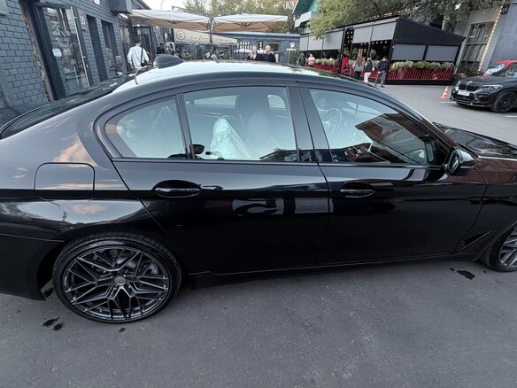 2019 BMW 5 серии 520d VII (G30/G31/G38), чёрный, 2790000 рублей - вид 4