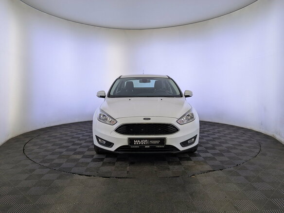 2017 Ford Focus III Рестайлинг, белый, 1550000 рублей - вид 1
