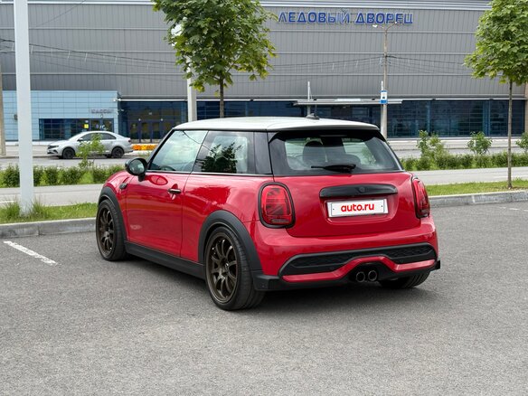 2021 Mini Hatch Cooper S III (F55/F56) Рестайлинг 2, красный, 3100000 рублей - вид 7
