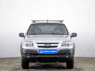 2015 Chevrolet Niva I Рестайлинг, серебристый, 699000 рублей, вид 2