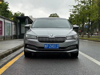 2023 Skoda Superb III Рестайлинг, серый, 1919025 рублей, вид 2