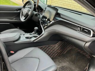 2022 Toyota Camry VIII (XV70) Рестайлинг, чёрный, 3700000 рублей, вид 4