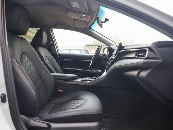 2021 Toyota Camry VIII (XV70) Рестайлинг, белый, 2499777 рублей - вид 20