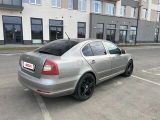2010 Skoda Octavia DSG7 II (A5) Рестайлинг, серый, 700000 рублей, вид 3
