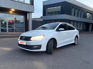 2016 Volkswagen Polo V Рестайлинг, белый, 450000 рублей, вид 1