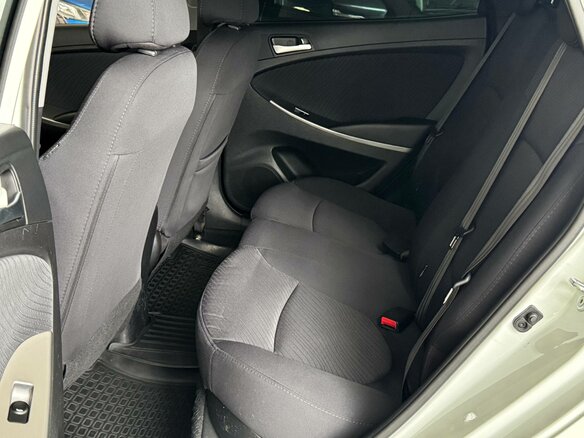 2015 Hyundai Solaris I Рестайлинг, белый - вид 18