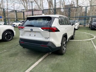 2024 Toyota RAV4 V (XA50), белый, 6610402 рублей, вид 4