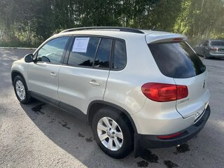 2013 Volkswagen Tiguan I Рестайлинг, серебристый, 990000 рублей, вид 3