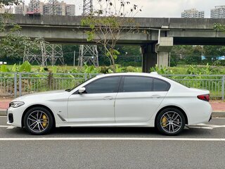 2022 BMW 5 серии Long 525Li VII (G30/G31/G38) Рестайлинг, белый, 5077700 рублей, вид 3