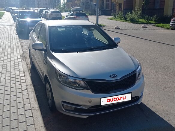 2015 Kia Rio III Рестайлинг, серебристый, 890000 рублей