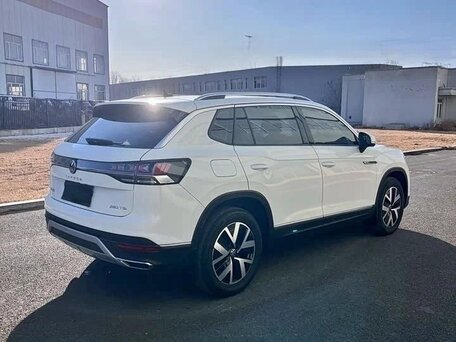 2022 Volkswagen Tayron I Рестайлинг, белый, 2485000 рублей, вид 4