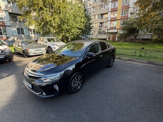 2017 Toyota Camry VII (XV50) Рестайлинг 2, чёрный, 1910000 рублей, вид 1
