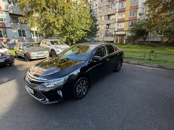 2017 Toyota Camry VII (XV50) Рестайлинг 2, чёрный, 1910000 рублей