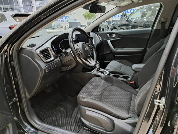 2021 Kia Ceed III Рестайлинг, чёрный, 1850000 рублей - вид 15