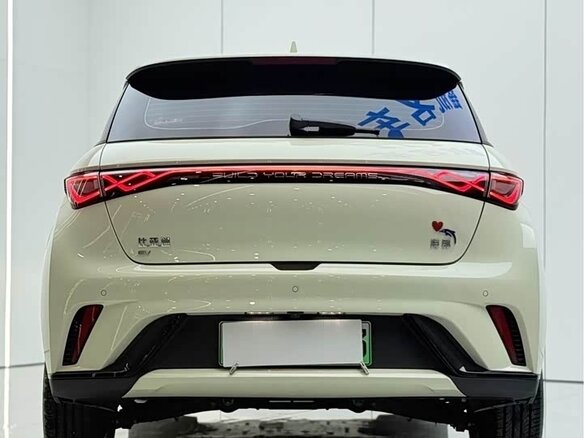 2026 BYD Dolphin 44.9 kWh I, белый, 1680000 рублей - вид 2