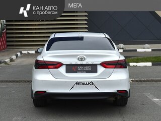 2021 Toyota Camry VIII (XV70) Рестайлинг, белый, 3250000 рублей, вид 4