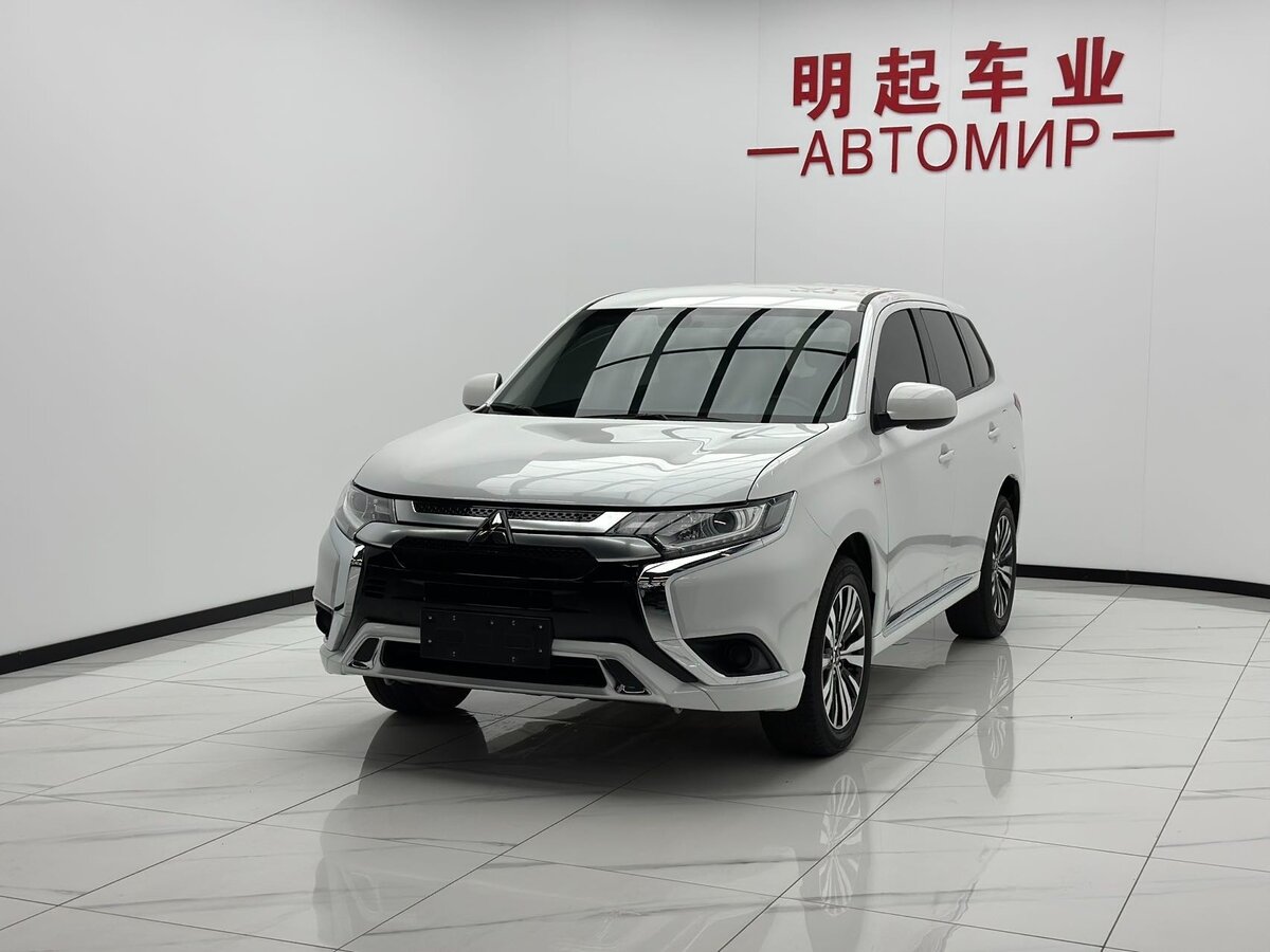 Открыть фотографии: Mitsubishi Outlander III Рестайлинг 3