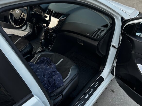 2015 Hyundai Solaris I Рестайлинг, белый, 830000 рублей - вид 14