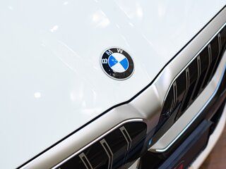 2024 BMW 5 серии 530i xDrive VIII (G60/G61/G68), белый, 7990000 рублей, вид 5