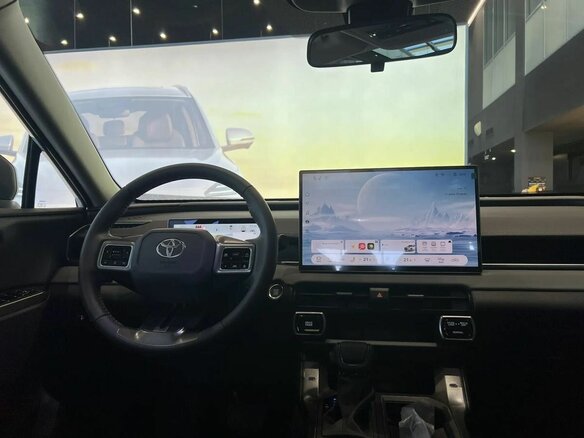 2026 Toyota RAV4 VI (XA60), белый, 4449000 рублей - вид 9