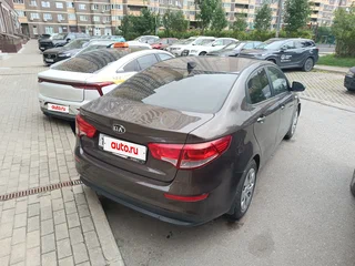 2017 Kia Rio III Рестайлинг, коричневый, 790000 рублей, вид 3