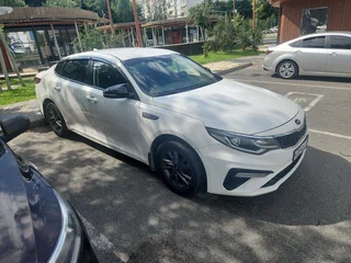 2019 Kia Optima IV Рестайлинг, белый, 980000 рублей, вид 2