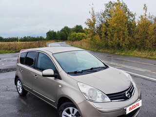 2013 Nissan Note I Рестайлинг, коричневый, 765000 рублей, вид 3