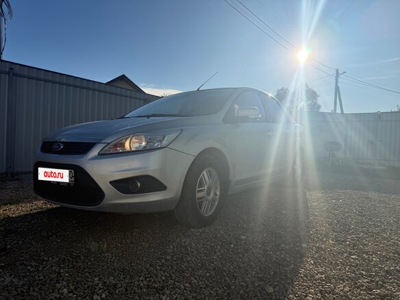 2011 Ford Focus II Рестайлинг, серебристый, 580000 рублей - вид 1