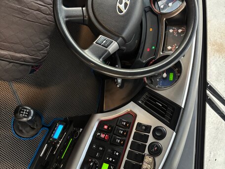 2017 Hyundai Universe, синий, 8200000 рублей, вид 4