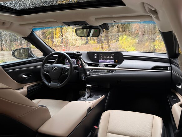 2020 Lexus ES 300h VII, белый, 4200000 рублей - вид 15