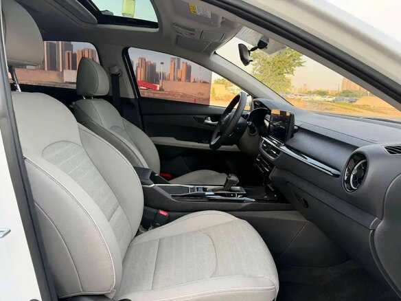 2023 Kia K3 II (China Market) Рестайлинг, белый, 1650000 рублей - вид 9