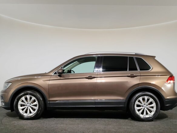 2018 Volkswagen Tiguan II, коричневый, 1690000 рублей - вид 7