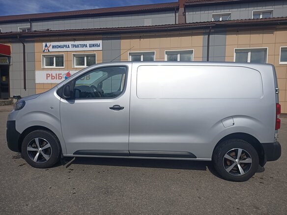 2021 Peugeot Expert, серебристый, 2490000 рублей - вид 4