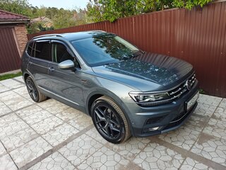 2019 Volkswagen Tiguan Allspace II, серый, 3500000 рублей, вид 1