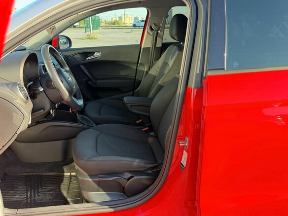 2013 Audi A1 I (8X), красный, 920000 рублей - вид 28