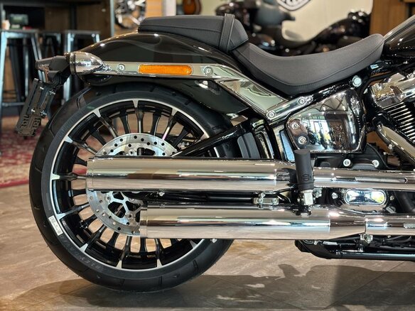 2025 Harley-Davidson Breakout, чёрный, 3750000 рублей - вид 4