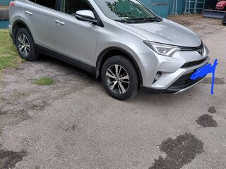 2015 Toyota RAV4 IV (XA40), серебристый, 2450000 рублей, вид 3