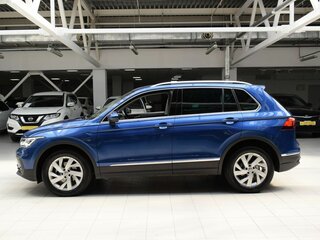 2021 Volkswagen Tiguan II Рестайлинг, синий, 2460000 рублей, вид 4