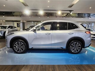 2026 Geely EX5 Гибрид EM-i, серебристый, 3939215 рублей, вид 4