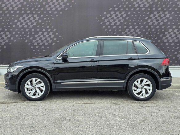 2021 Volkswagen Tiguan II Рестайлинг, чёрный, 3099000 рублей - вид 6