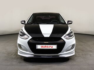 2013 Hyundai Solaris I, белый, 650000 рублей, вид 1