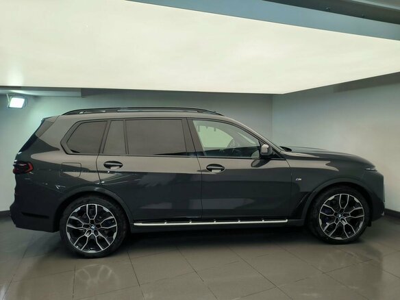 2026 BMW X7 40d I (G07) Рестайлинг, серый, 19250000 рублей - вид 4