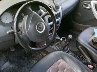 2010 Renault Logan I Рестайлинг, красный, 380000 рублей, вид 5