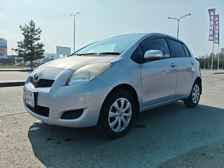 2010 Toyota Vitz II (XP90), серый, 699999 рублей, вид 1