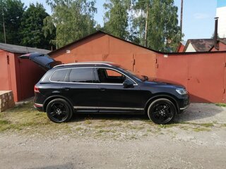 2017 Volkswagen Touareg II Рестайлинг, чёрный, 4500000 рублей, вид 5