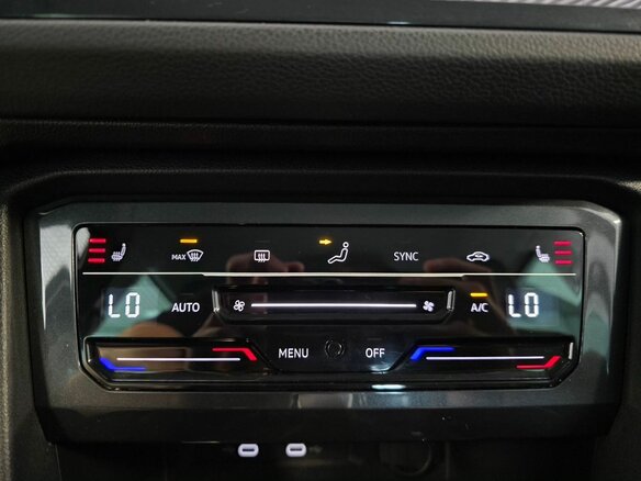 2021 Volkswagen Tiguan II Рестайлинг, чёрный, 3099000 рублей - вид 17
