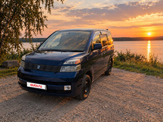 2002 Toyota Voxy I (R60), синий, 430000 рублей, вид 1