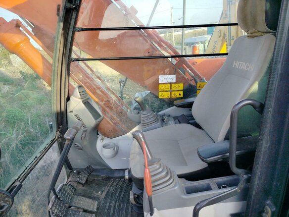 2022 Hitachi ZX200, оранжевый, 8150000 рублей - вид 6