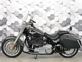 2019 Harley-Davidson Fat Boy, серый, 1977000 рублей, вид 4